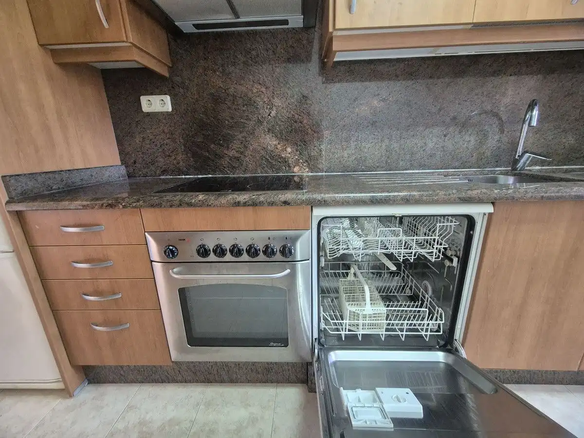 Cuina de Apartament de lloguer en Estepona amb Aire condicionat, Calefacció i Terrassa