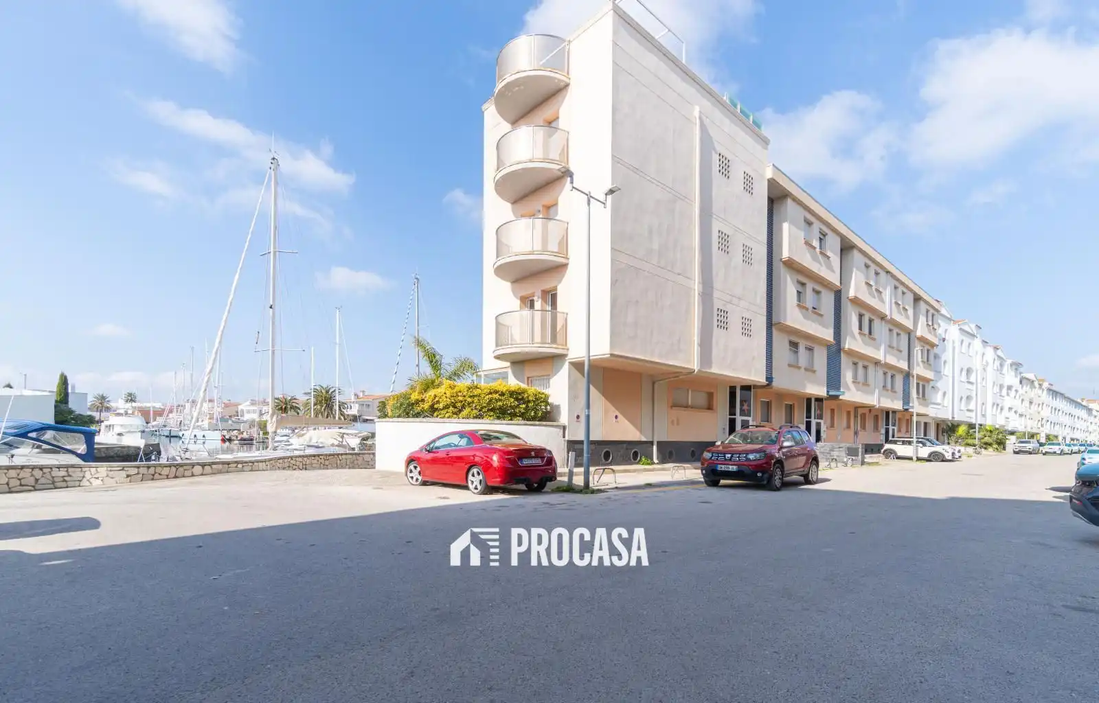 Außenansicht von Wohnung zum Verkauf in Empuriabrava mit Klimaanlage, Heizung und Terrasse