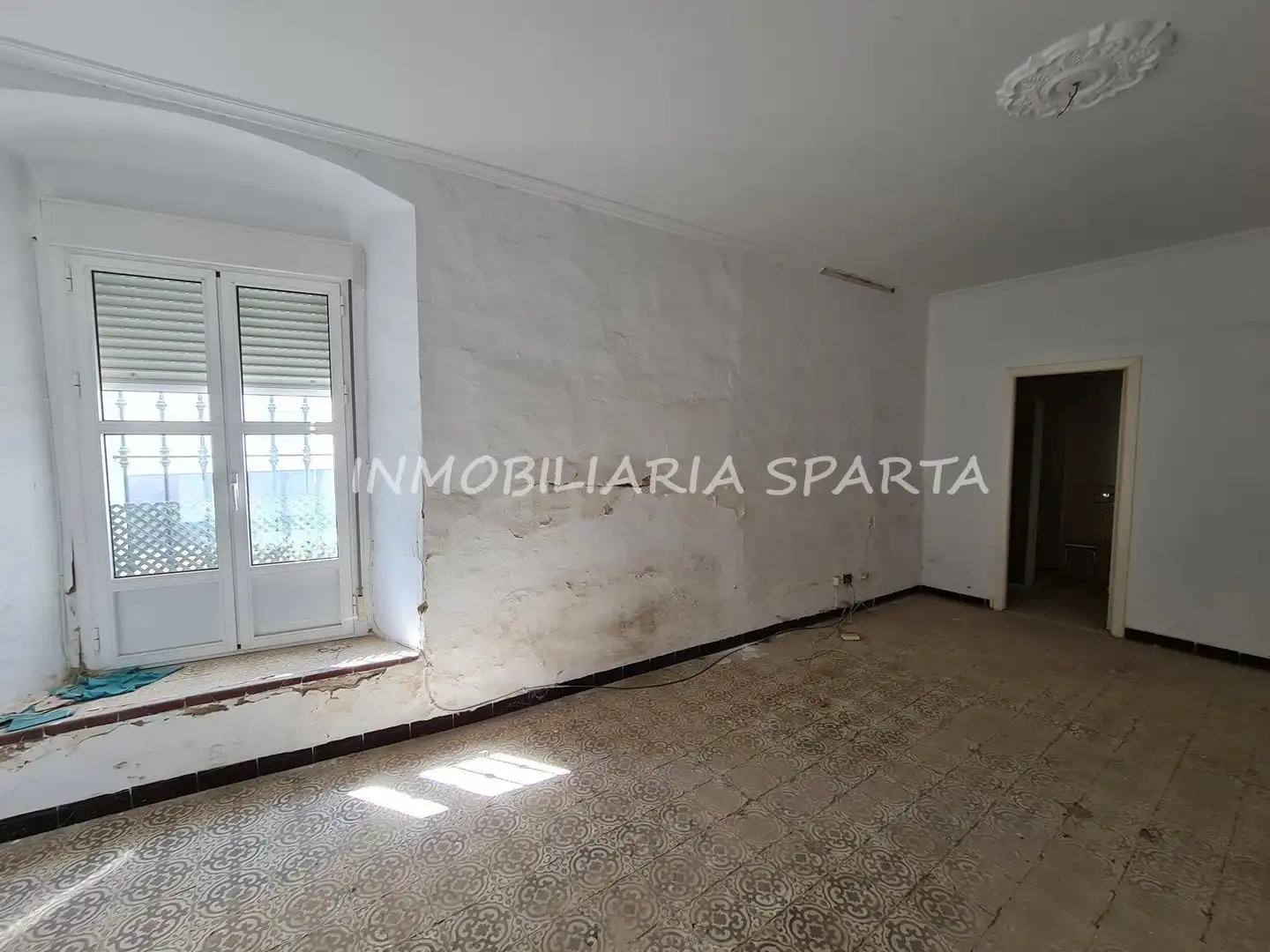 Casa adosada en venda en Sanlúcar la Mayor amb Jardí privat i Balcó