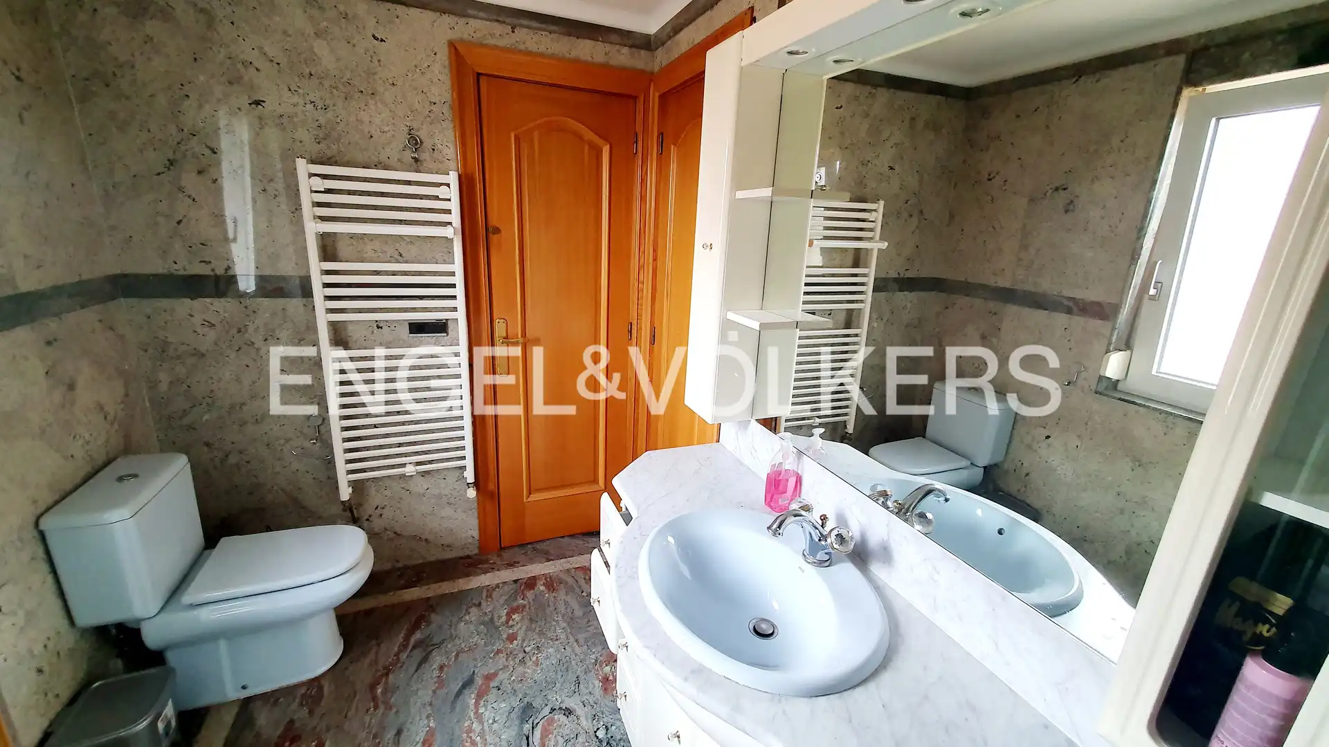 Baño de Casa adosada en venta en Aguilar de Campoo con Calefacción, Jardín privado y Parquet