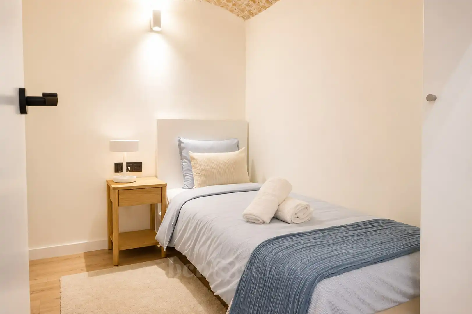 Bedroom of Duplexes for sale in Barcelona  with Air Conditioner, Heating and Private garden