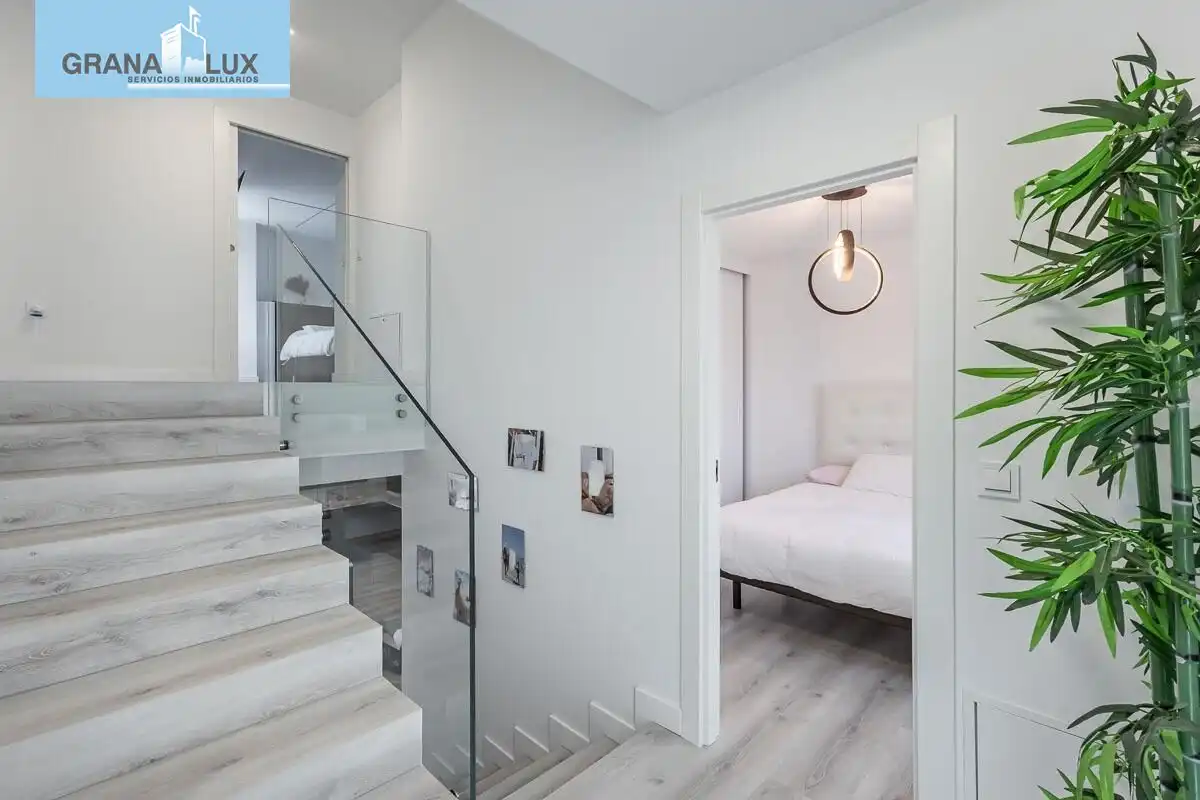 Casa adosada en venda en Albolote amb Jardí privat, Piscina i Alarma