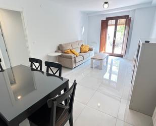 Living room of Flat to rent in  Granada Capital  with Air Conditioner, Heating and Furnished