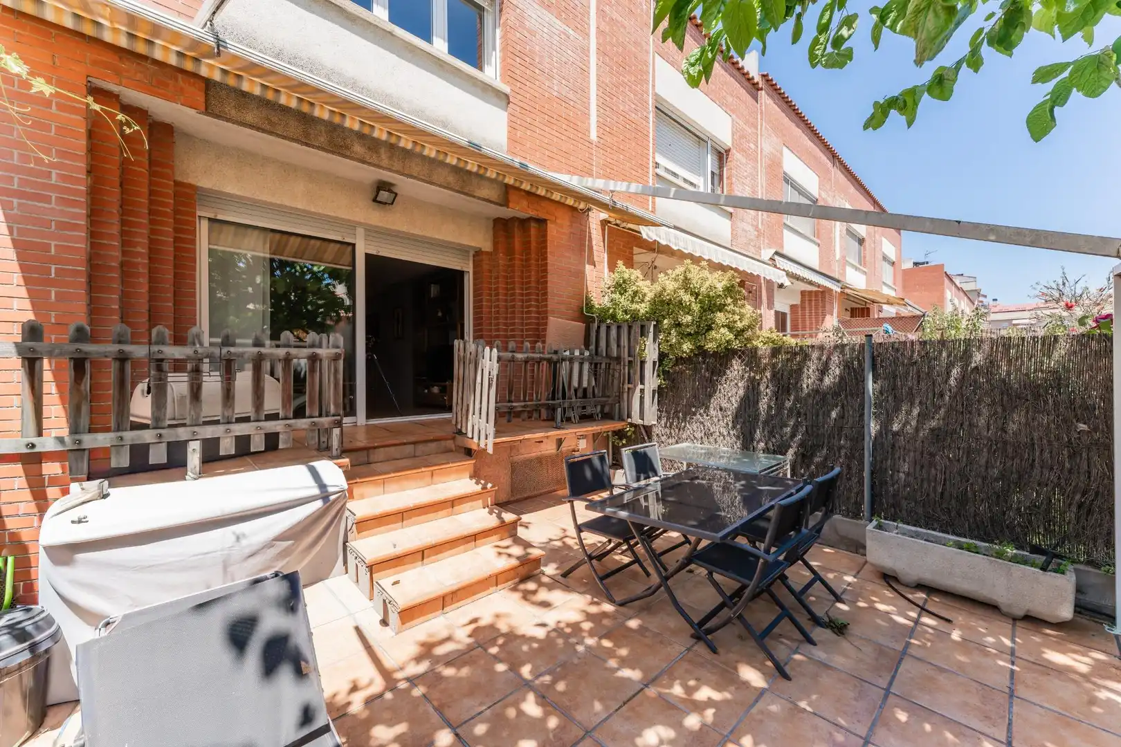 Terrassa de Casa adosada en venda en Parets del Vallès amb Calefacció, Jardí privat i Parquet