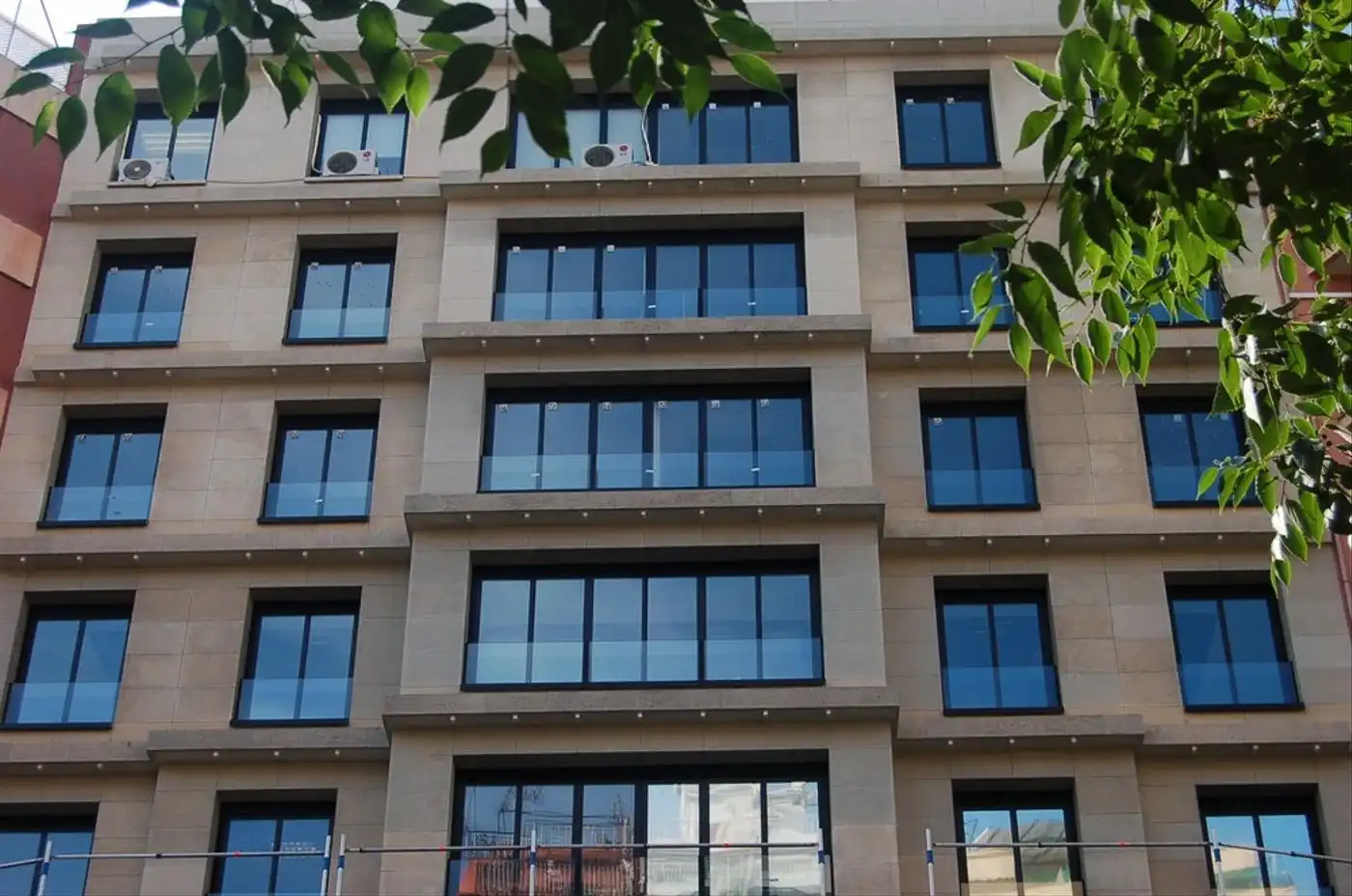 Außenansicht von Büro zur Miete in Barcelona mit Klimaanlage