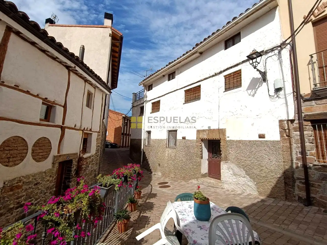 Vista exterior de Casa o xalet en venda en Enciso amb Terrassa, Traster i Moblat