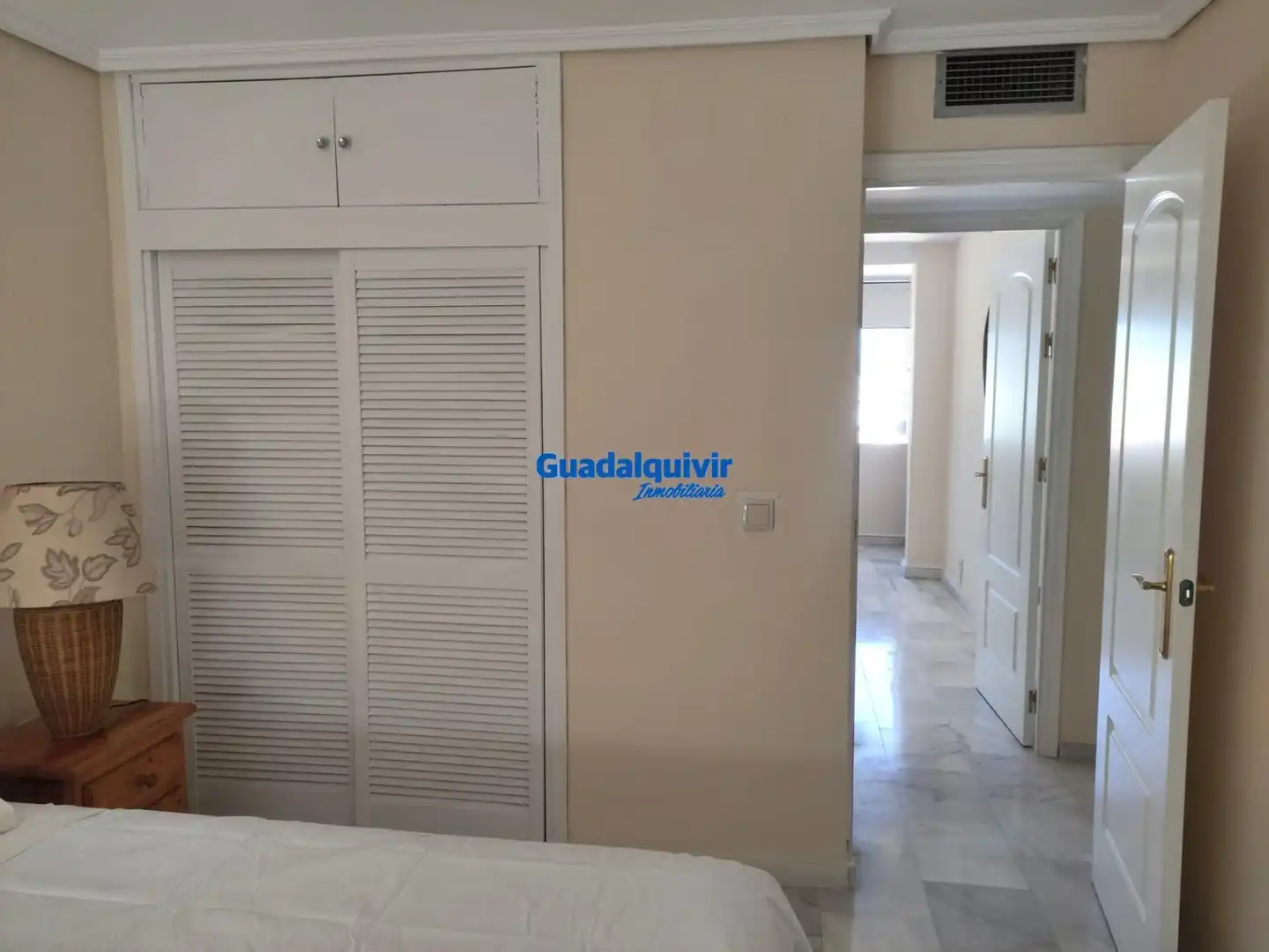 Bedroom of Flat for rent in Sevilla  with Air Conditioner, Furnished and Community pool