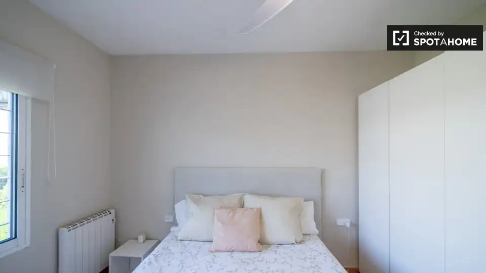 Schlafzimmer von Wohnung zur Miete in Valencia mit Klimaanlage, Heizung und Möbliert