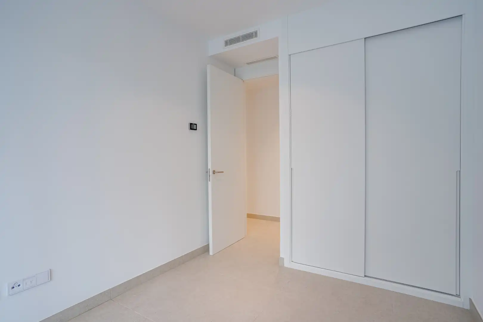 Ground floor for sale in Marbella  with Air Conditioner, Private garden and Terrace