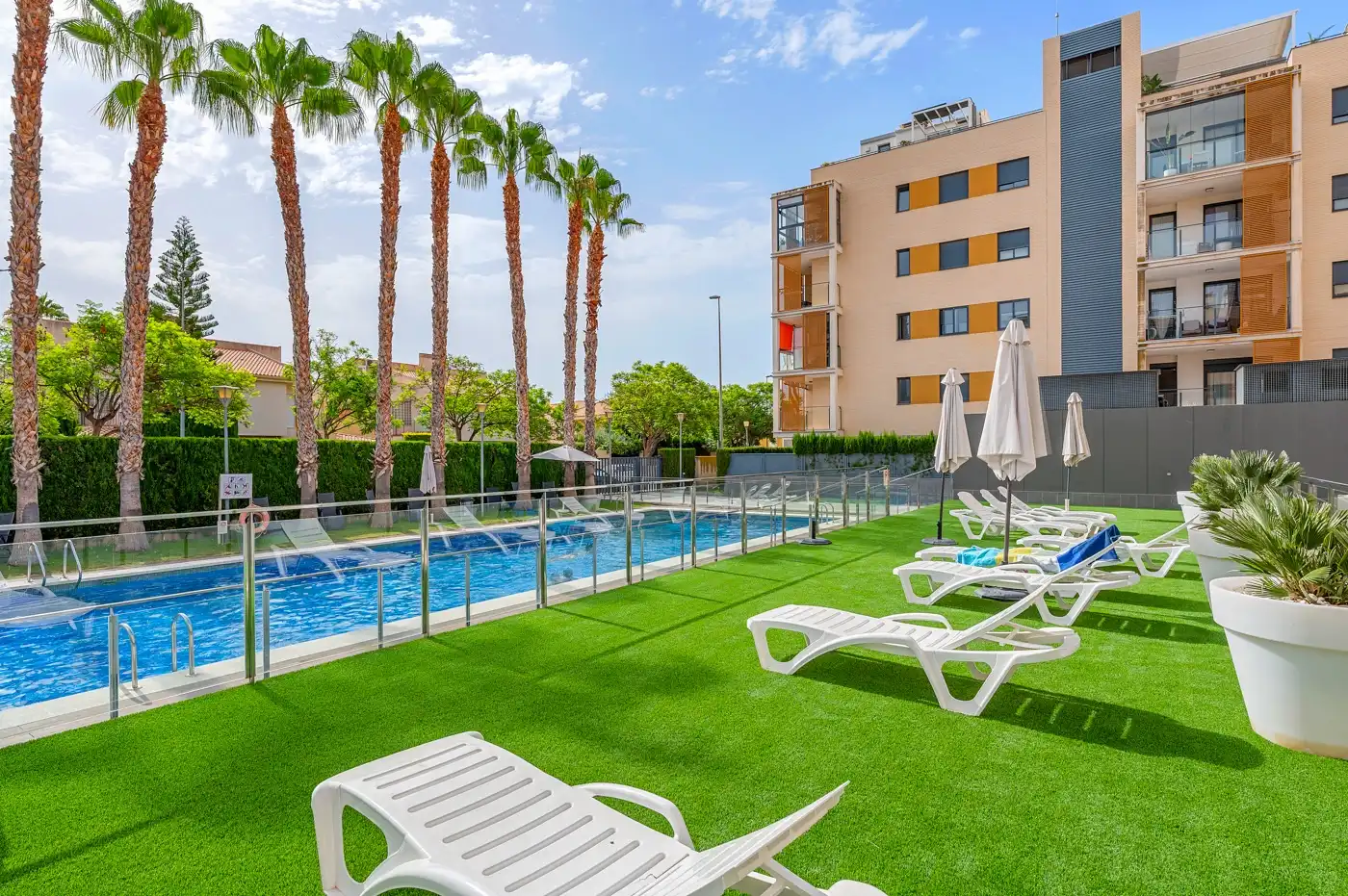 Piscina de Planta baixa en venda en El Campello amb Aire condicionat, Calefacció i Jardí privat