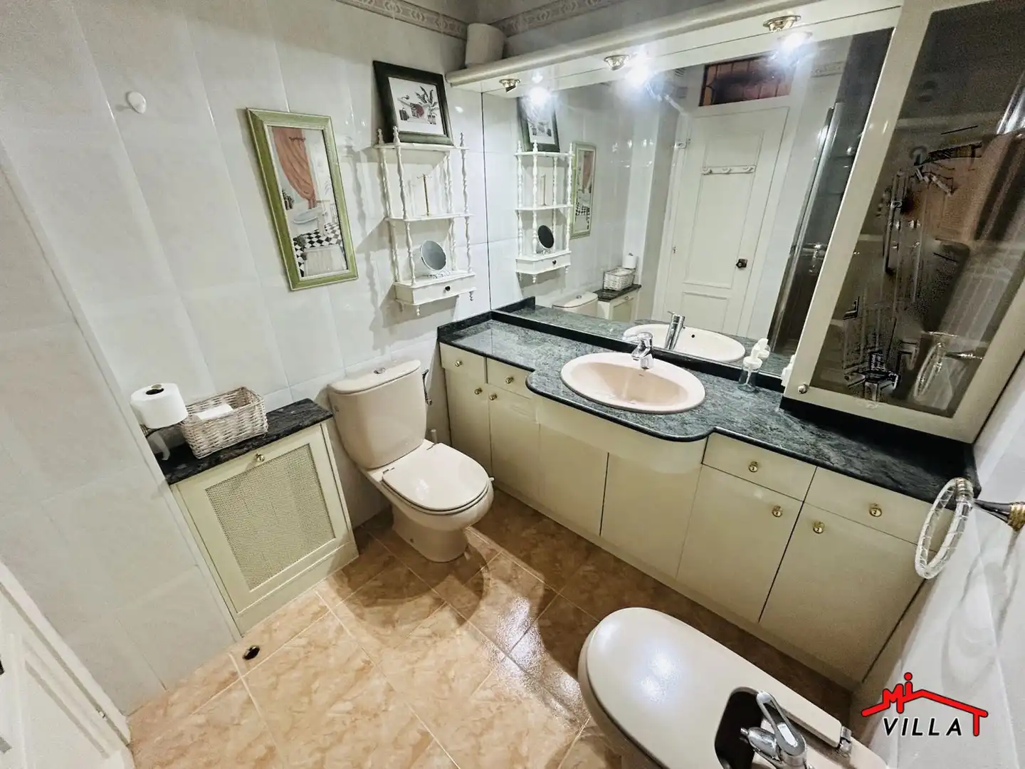 Baño de Piso en venta en Laredo con Calefacción, Terraza y Amueblado
