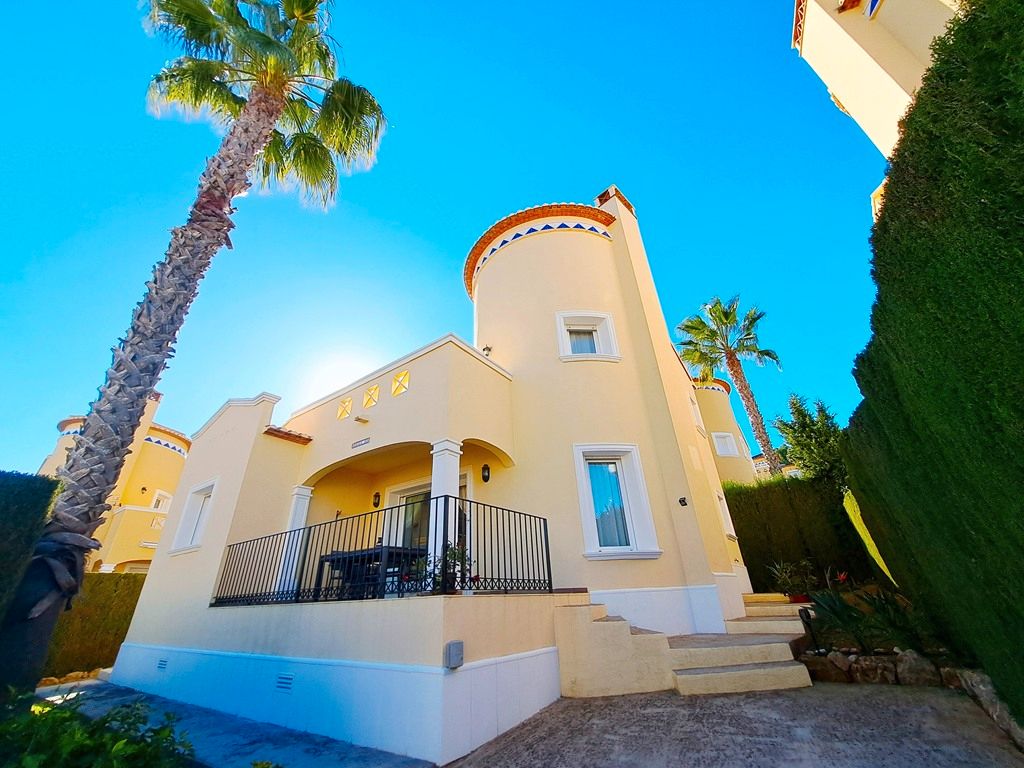 Exterior view of House or chalet for sale in Dénia  with Air Conditioner, Heating and Private garden