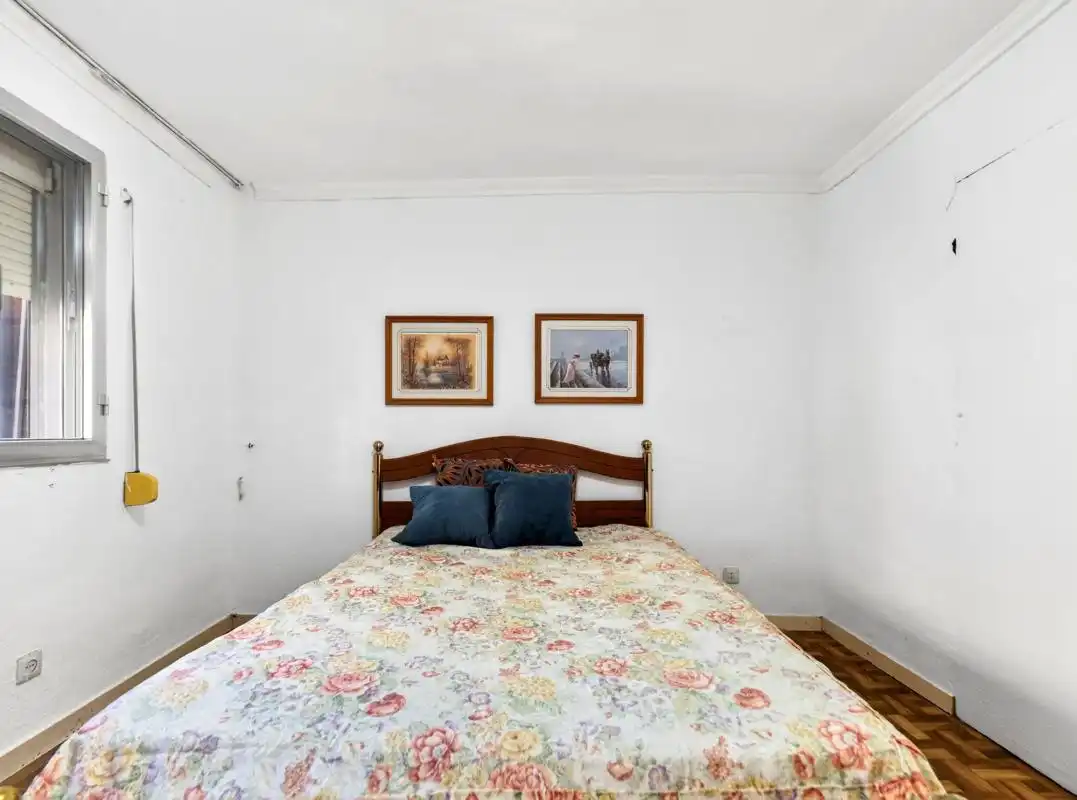 Habitación de Planta baja en venta en Madrid con Calefacción