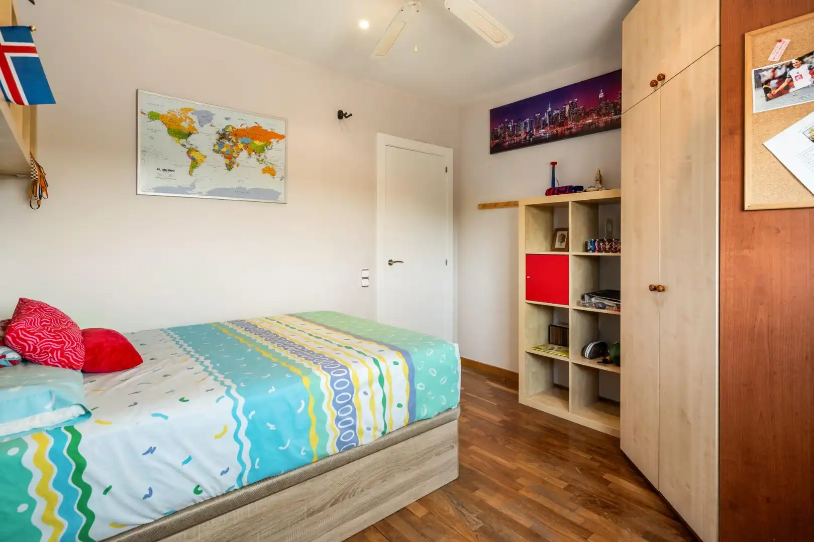 Habitación de Casa adosada en venta en Parets del Vallès con Aire acondicionado, Calefacción y Jardín privado