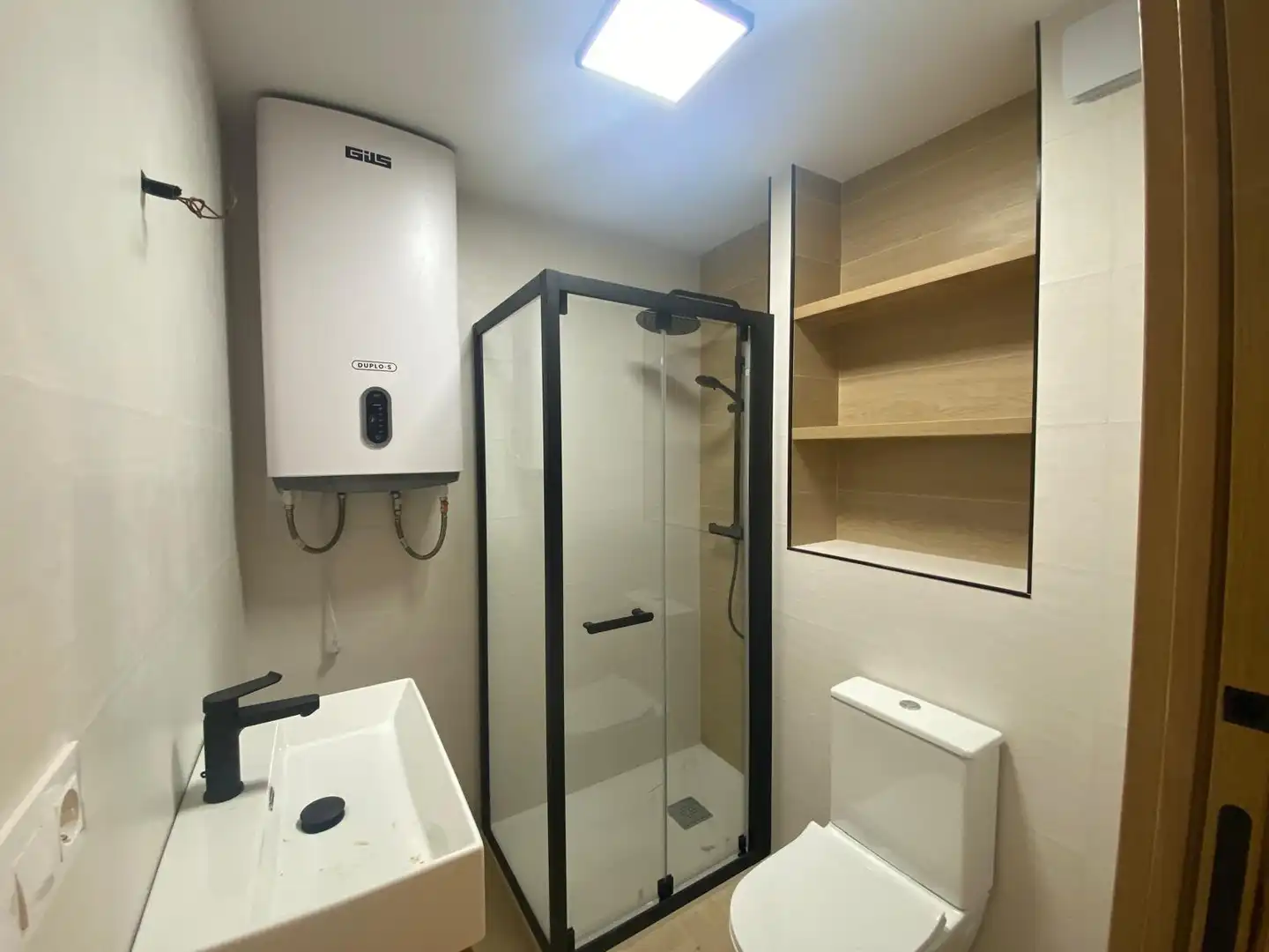 Bathroom of Flat for share in Badajoz  with Air Conditioner and Furnished