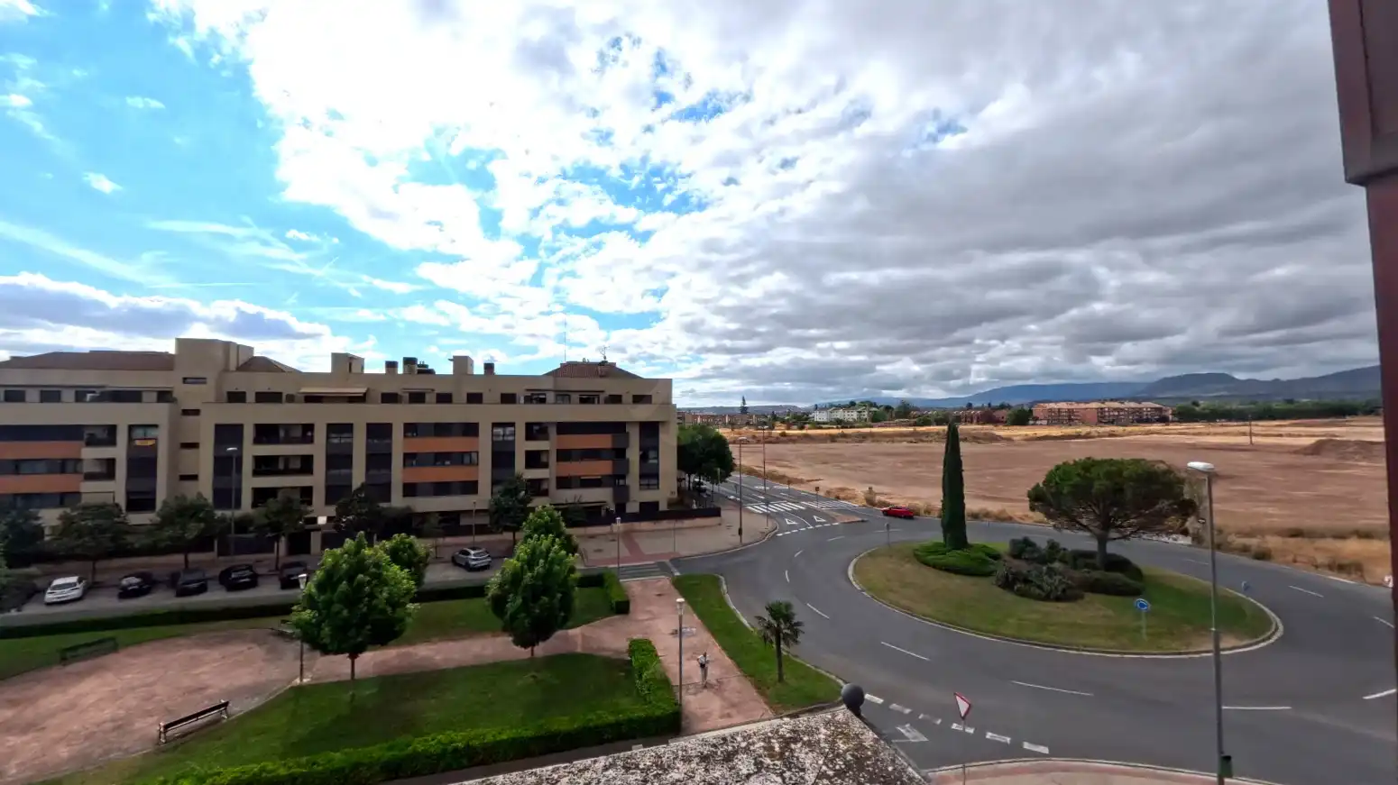 Vista exterior de Piso de alquiler en  Logroño con Aire acondicionado, Calefacción y Jardín privado
