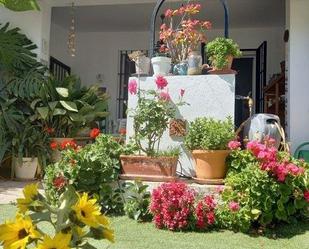 Jardí de Casa adosada en venda en Castilleja de la Cuesta amb Aire condicionat, Jardí privat i Piscina