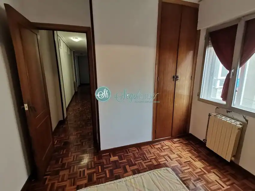 Piso en venta en Segovia con Calefacción, Parquet y Terraza