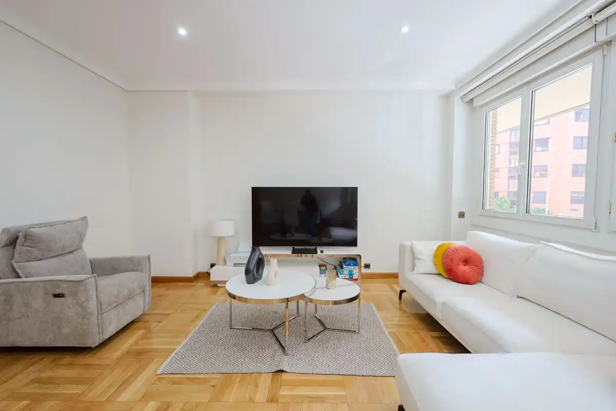 Sala d'estar de Pis en venda en Madrid amb Aire condicionat, Calefacció i Jardí privat