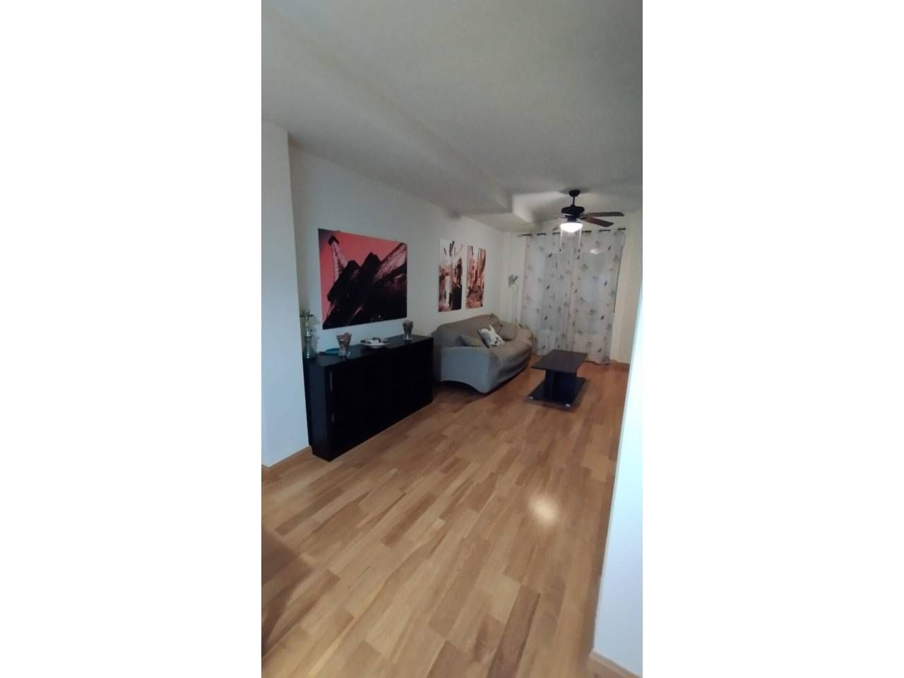 Sala d'estar de Pis de lloguer en Ocaña amb Calefacció, Parquet i Moblat