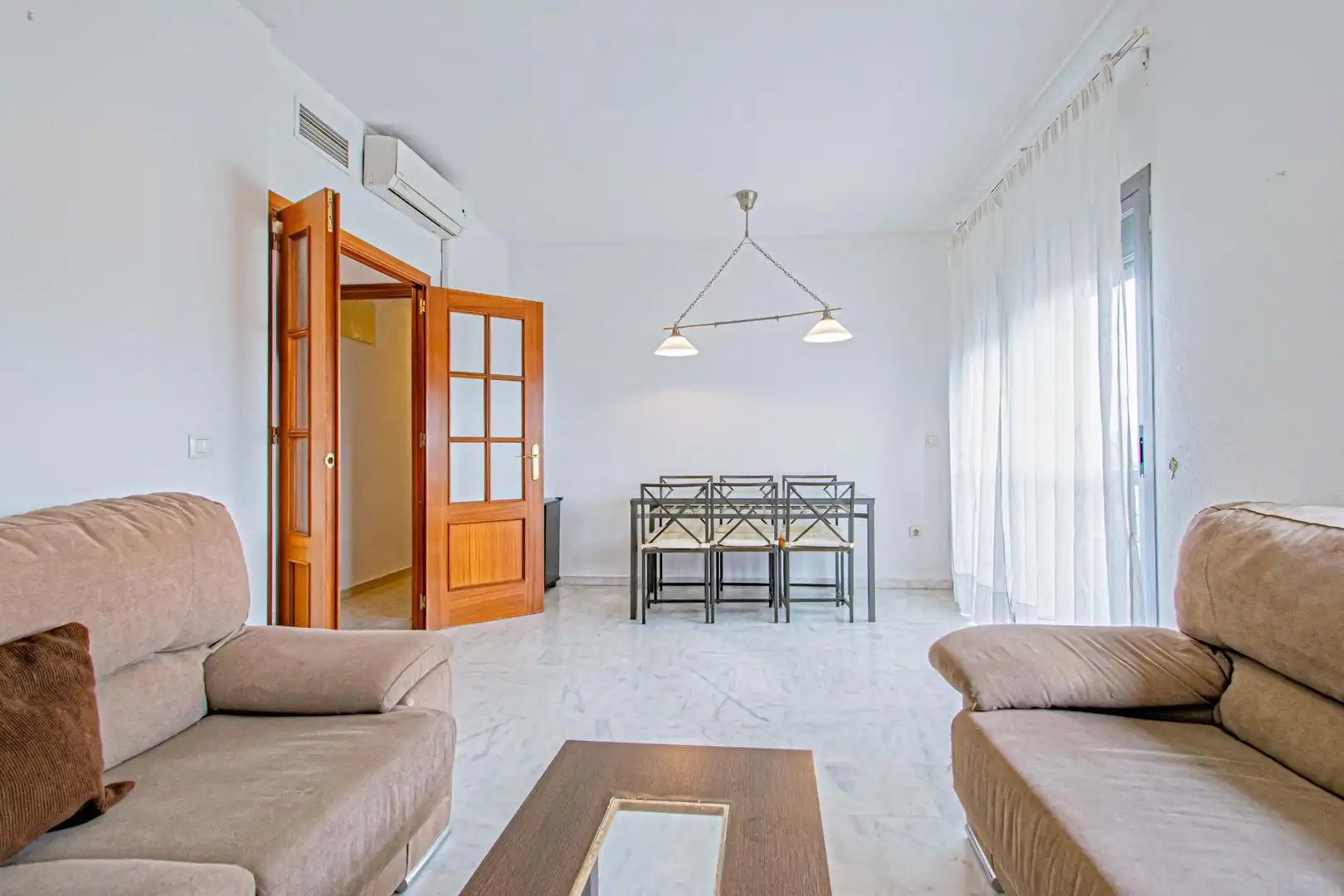 Living room of Flat for sale in Sevilla  with Air Conditioner, Storage room and Balcony