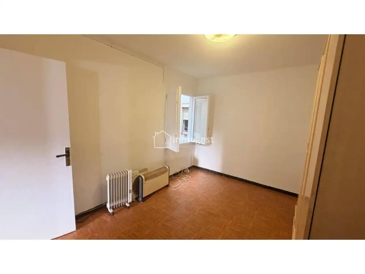 Schlafzimmer von Wohnung zum Verkauf in Salt mit Abstellraum, Möbliert und Balkon