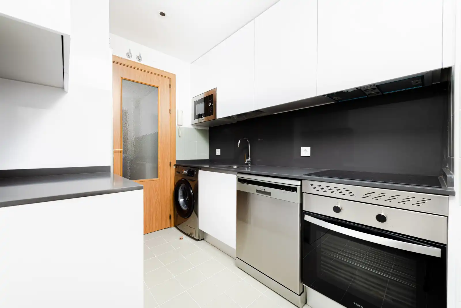 Kitchen of Flat for sale in Alcorcón  with Air Conditioner, Terrace and Storage room