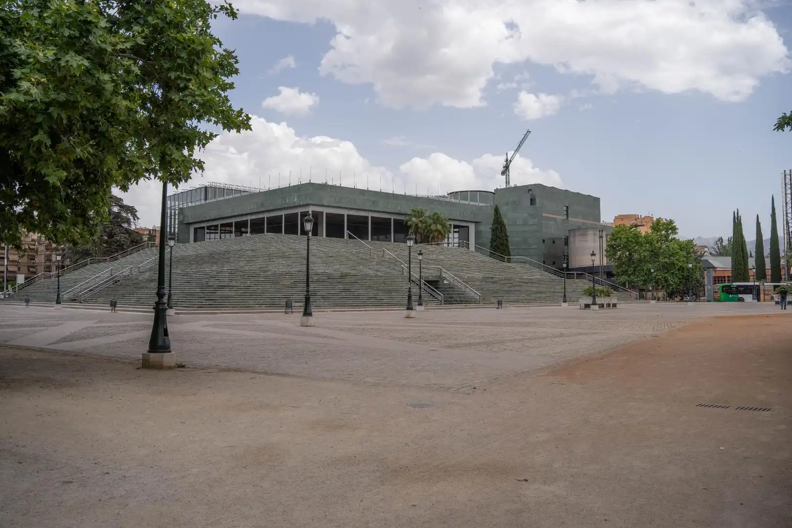 Außenansicht von Dachboden zum Verkauf in Granada mit Klimaanlage