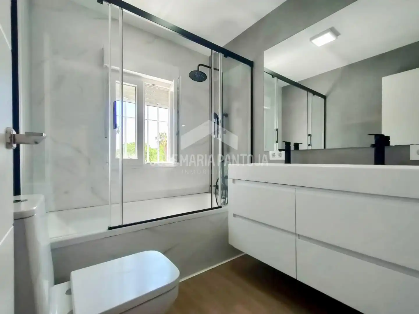 Baño de Casa adosada en venta en Jerez de la Frontera con Aire acondicionado, Calefacción y Jardín privado