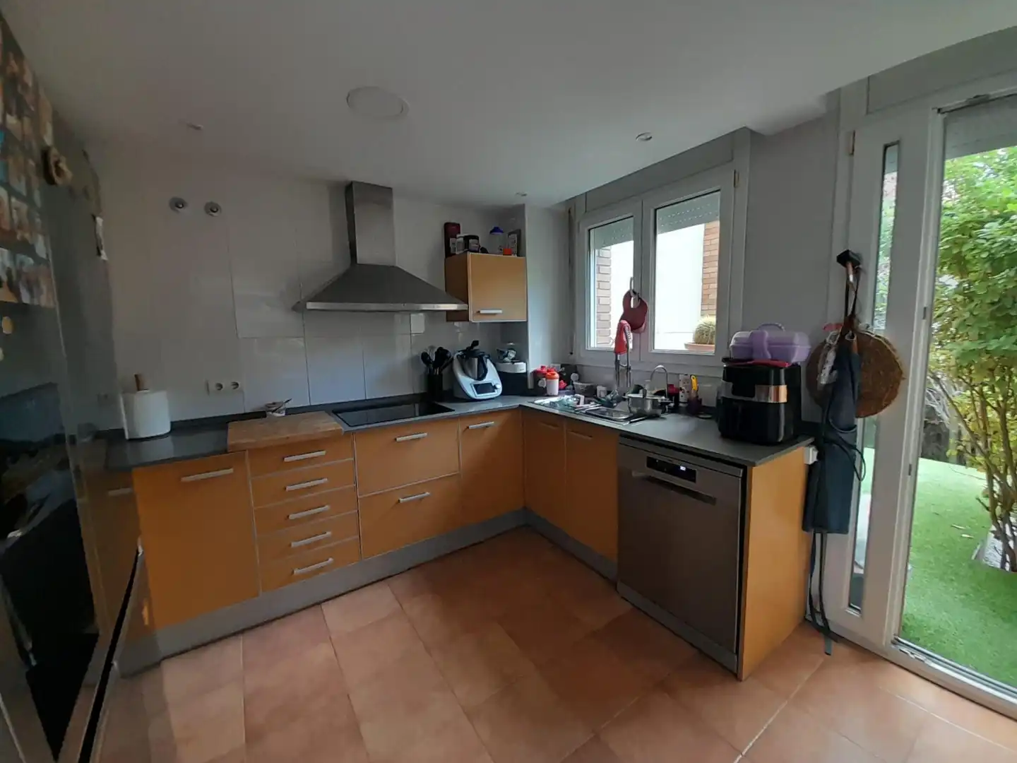 Cuina de Casa o xalet en venda en Canet de Mar amb Aire condicionat, Jardí privat i Terrassa