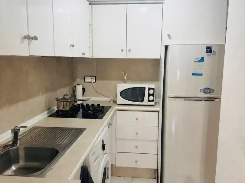 Küche von Wohnungen zur Miete in Torrevieja mit Klimaanlage, Schwimmbad und Balkon