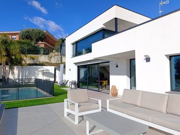 Villa mit Balkon zum Verkauf in Santa Susanna