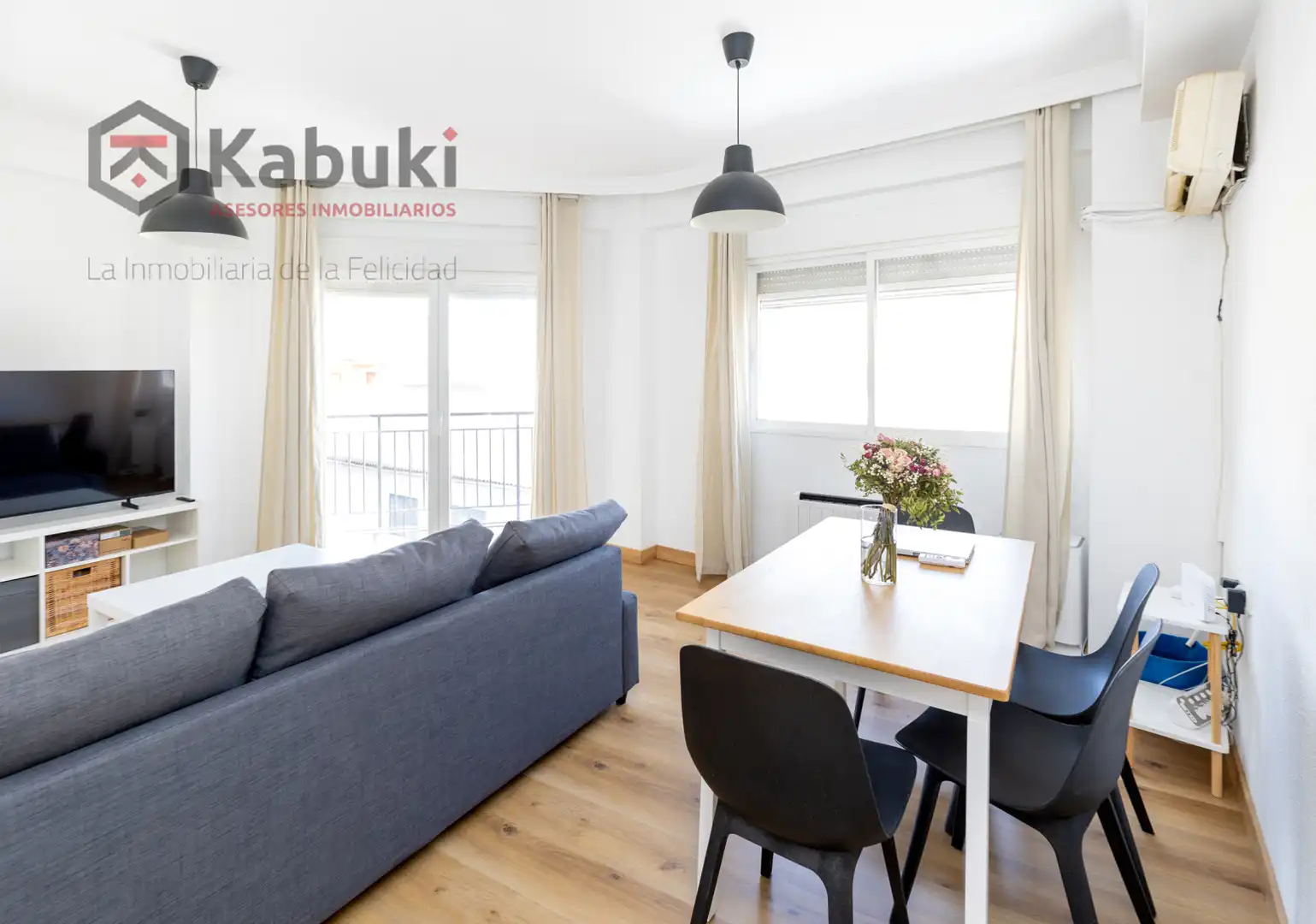 Living room of Flat for rent in Maracena  with Parquet flooring and Balcony