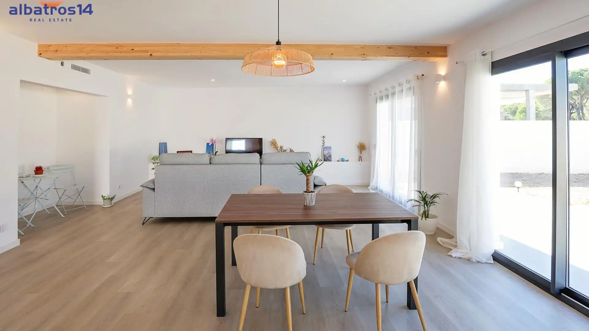 Menjador de Casa o xalet en venda en Aljaraque amb Aire condicionat, Jardí privat i Terrassa