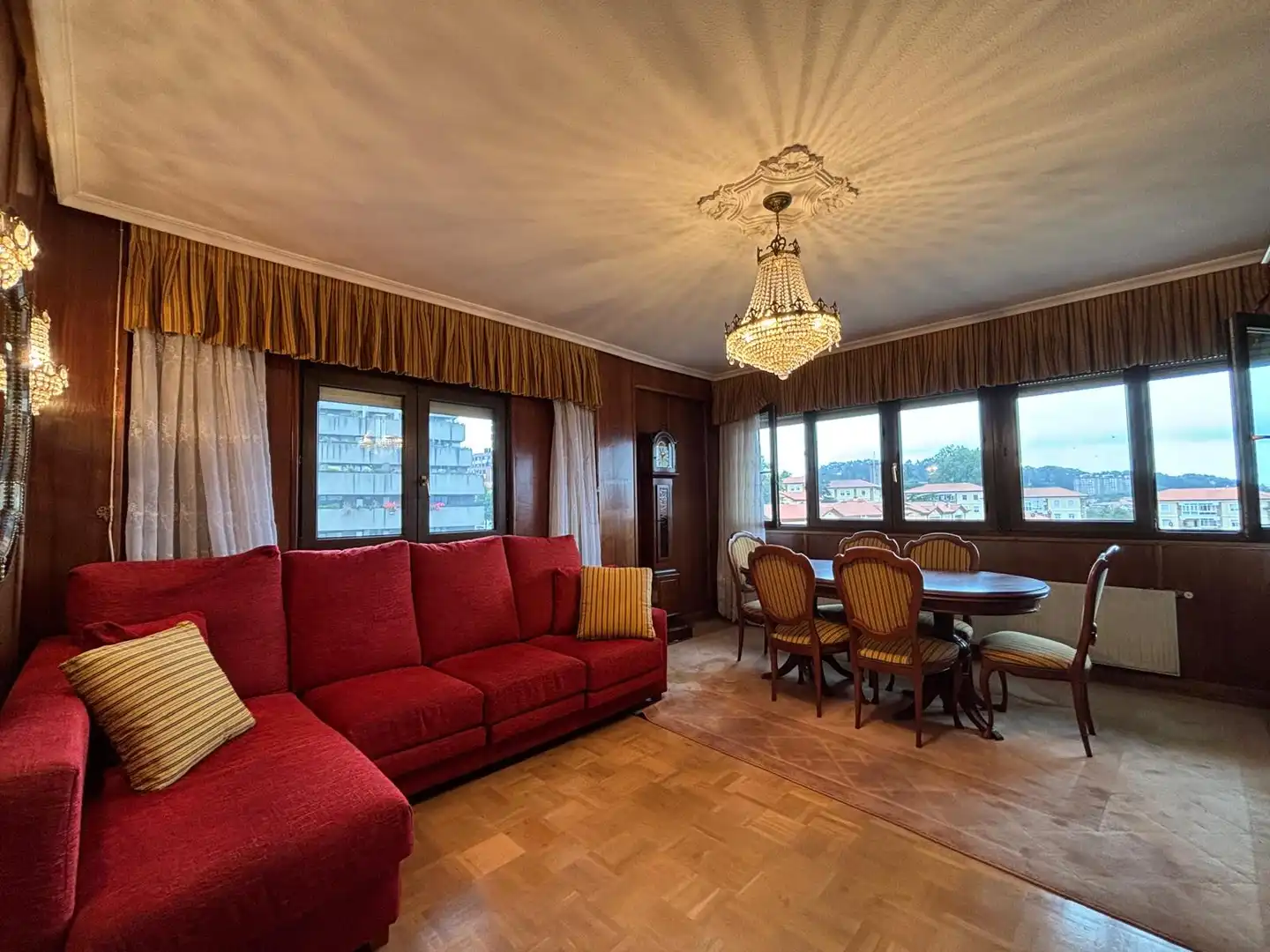 Sala d'estar de Pis en venda en Avilés amb Calefacció, Parquet i Terrassa