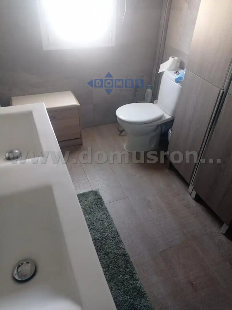 Baño de Piso en venta en Ronda con Aire acondicionado, Calefacción y Amueblado