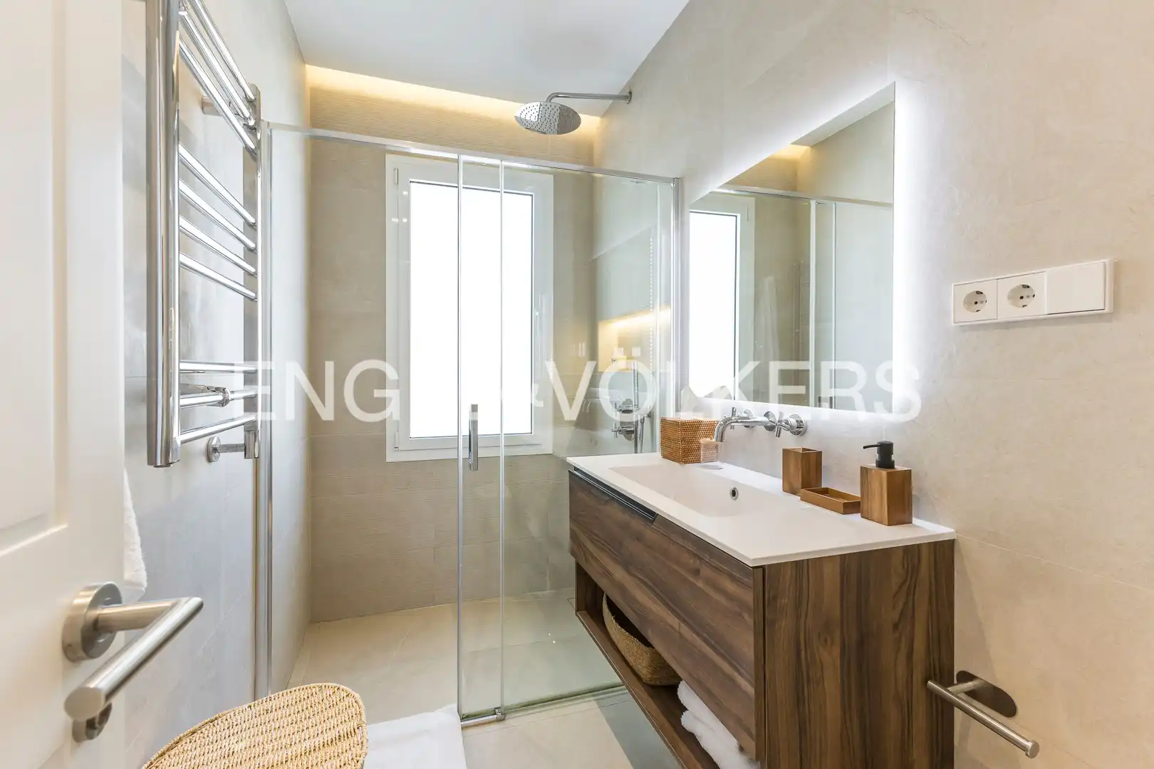 Badezimmer von Wohnung zum Verkauf in Madrid mit Klimaanlage, Heizung und Terrasse