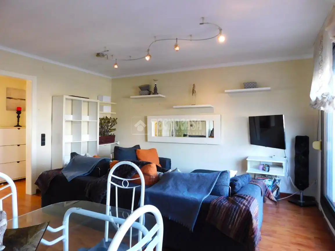 Wohnzimmer von Dachboden zum Verkauf in Vilanova i la Geltrú mit Parkett, Terrasse und Möbliert