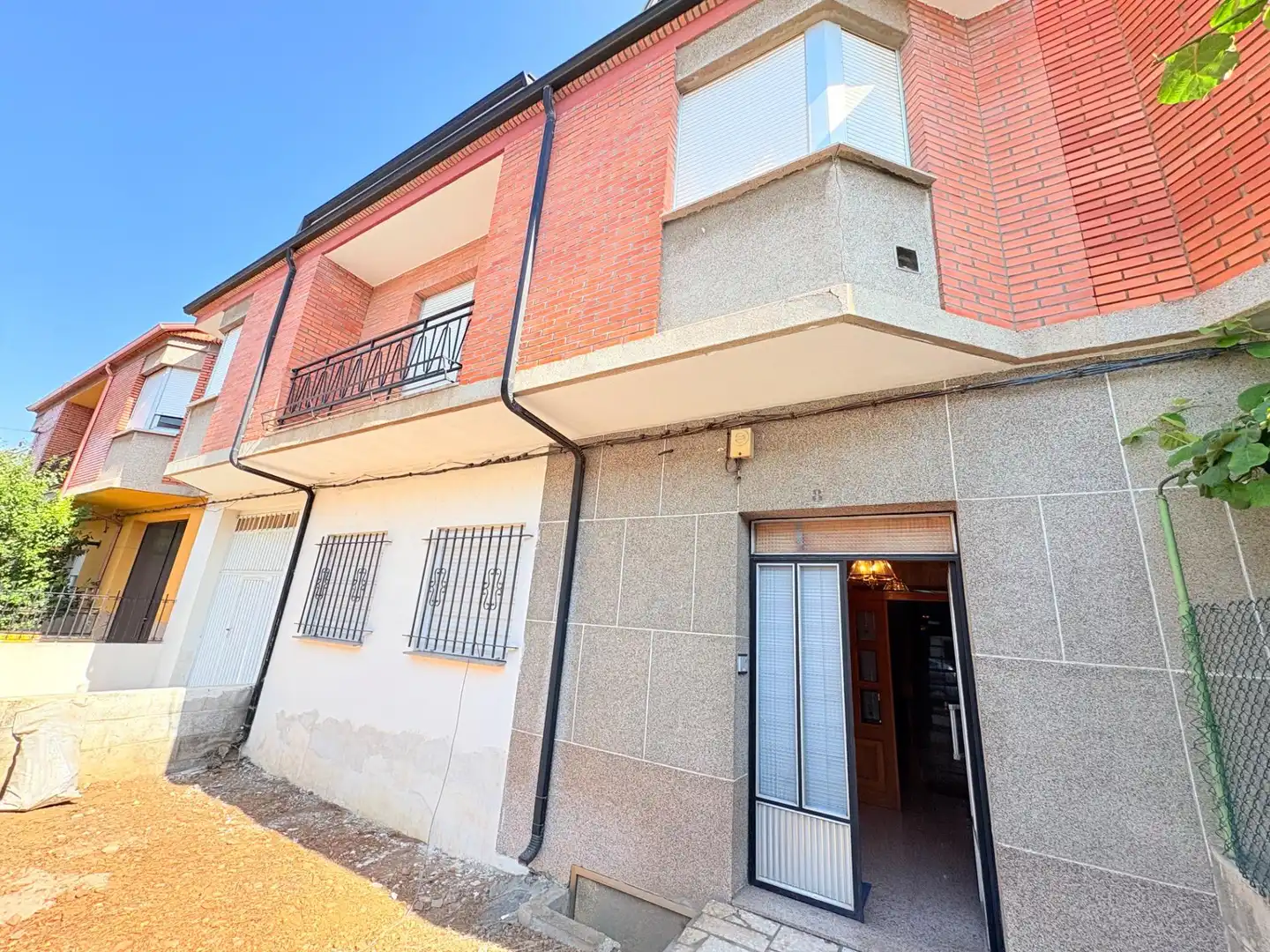 Vista exterior de Casa o chalet en venta en Ponferrada con Calefacción, Terraza y Amueblado