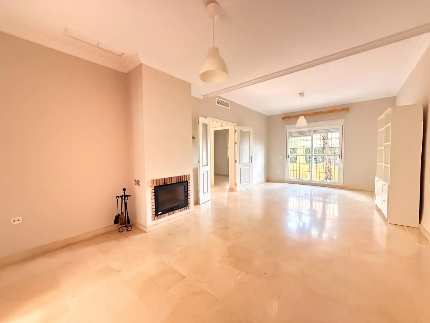 Sala d'estar de Casa o xalet de lloguer en Mairena del Aljarafe amb Jardí privat
