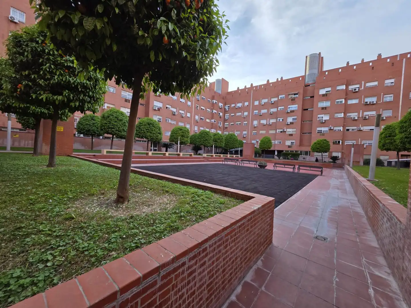 Vista exterior de Àtic en venda en Sevilla amb Aire condicionat, Terrassa i Traster
