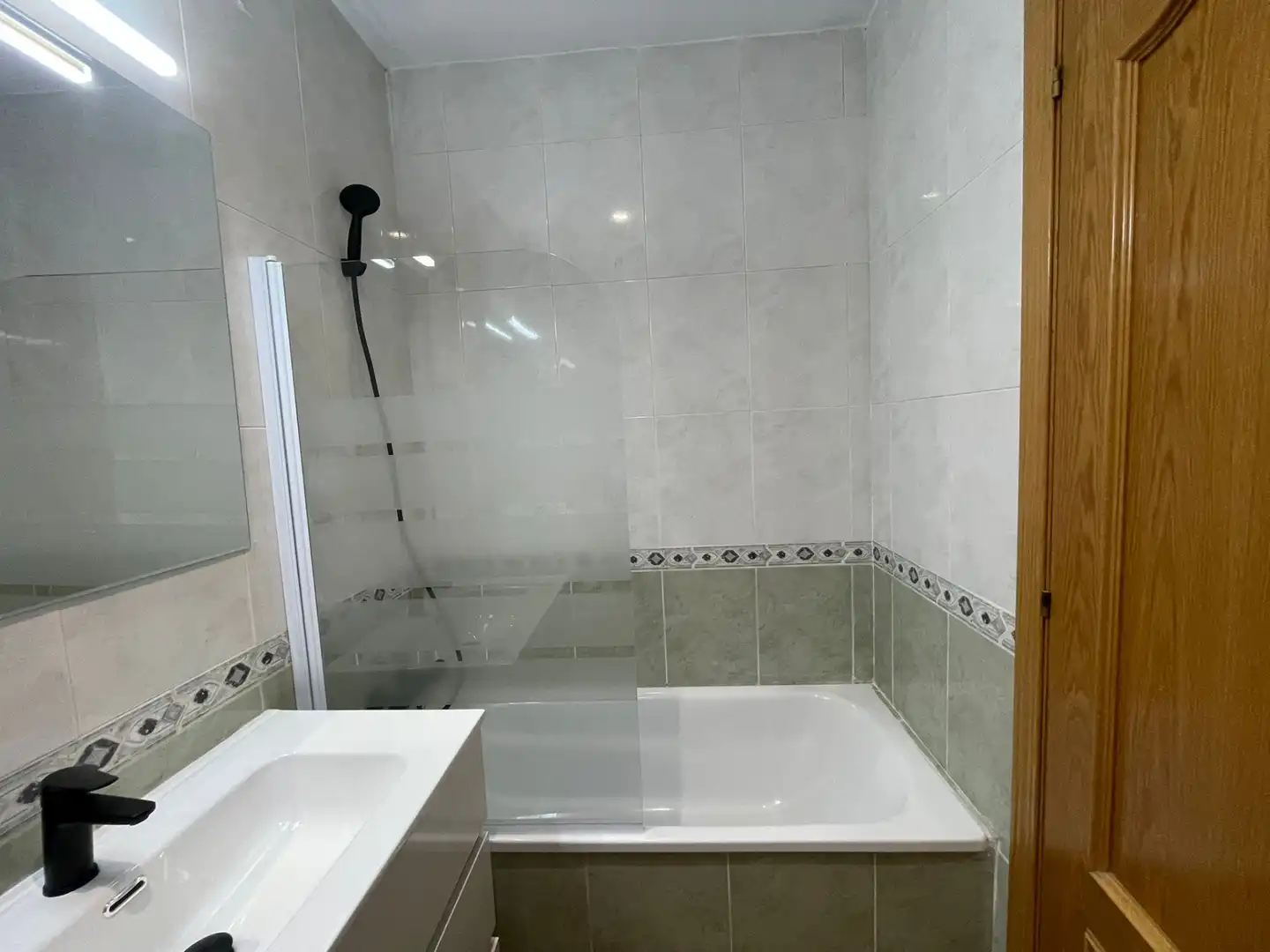 Bathroom of Flat for rent in Villanueva de la Cañada  with Air Conditioner, Heating and Furnished