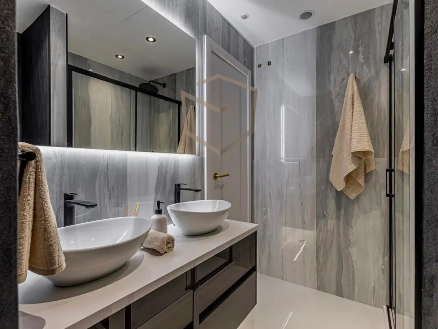 Bathroom of Attic for sale in Madrid  with Air Conditioner, Terrace and Storage room
