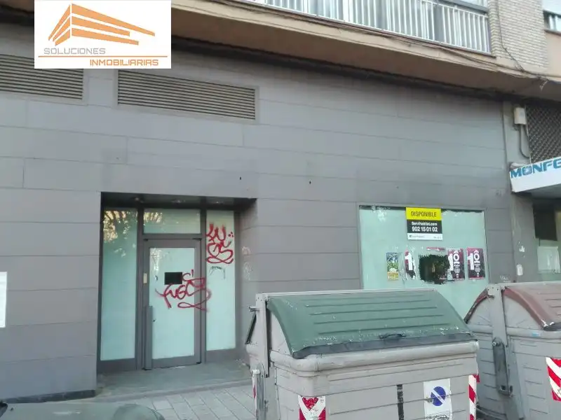 Vista exterior de Local en venda en Valladolid