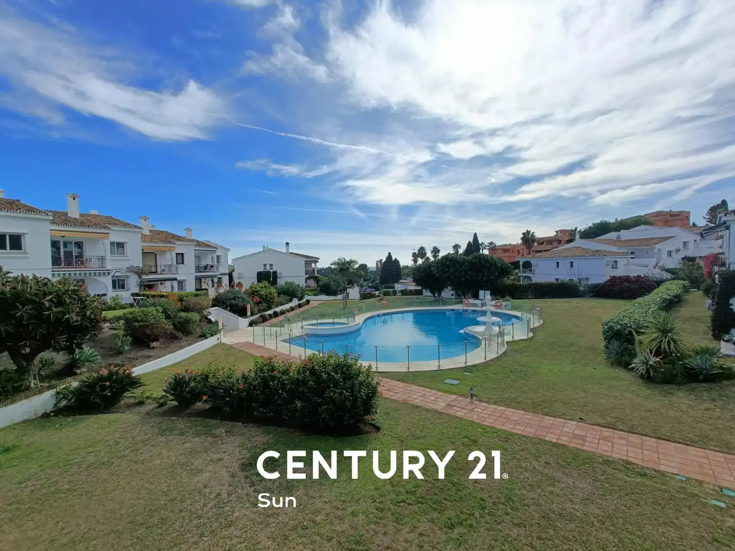 Vista exterior de Piso de alquiler en Estepona con Terraza, Amueblado y Piscina comunitaria