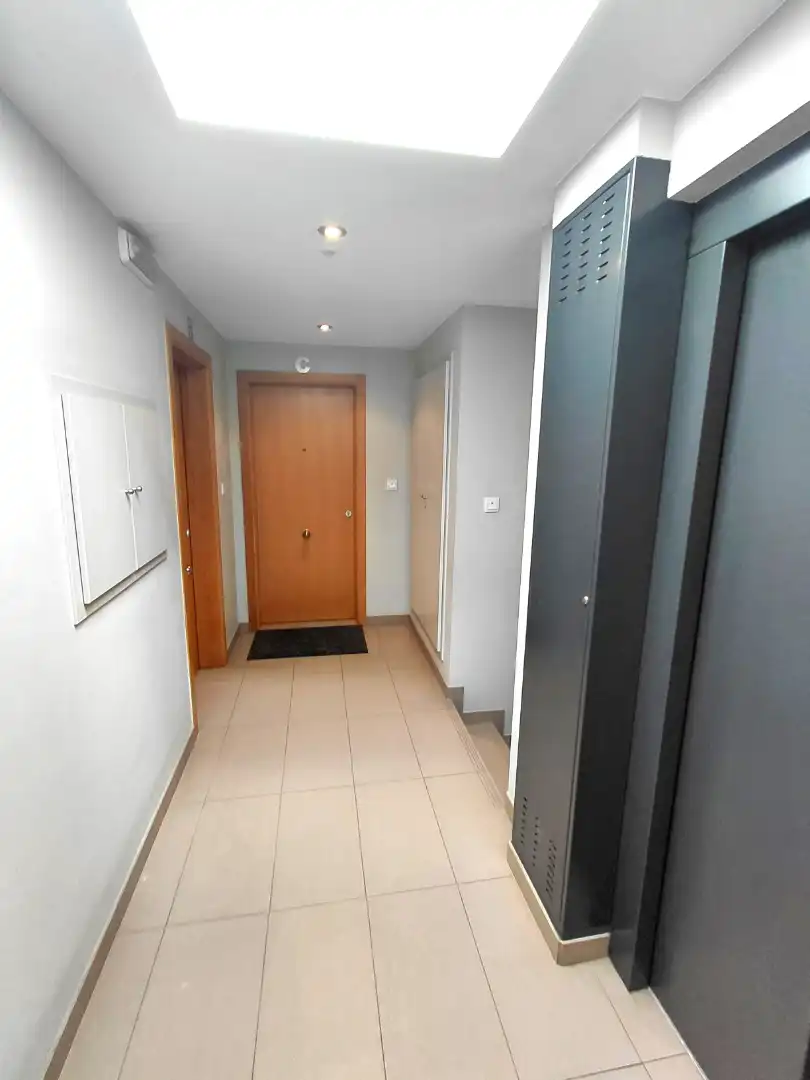 Piso en venta en Oleiros con Calefacción, Parquet y Trastero
