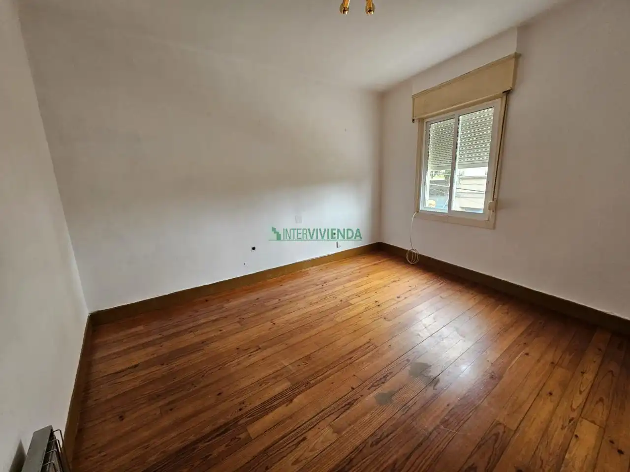 Dormitori de Casa o xalet en venda en Vigo  amb Calefacció, Jardí privat i Parquet