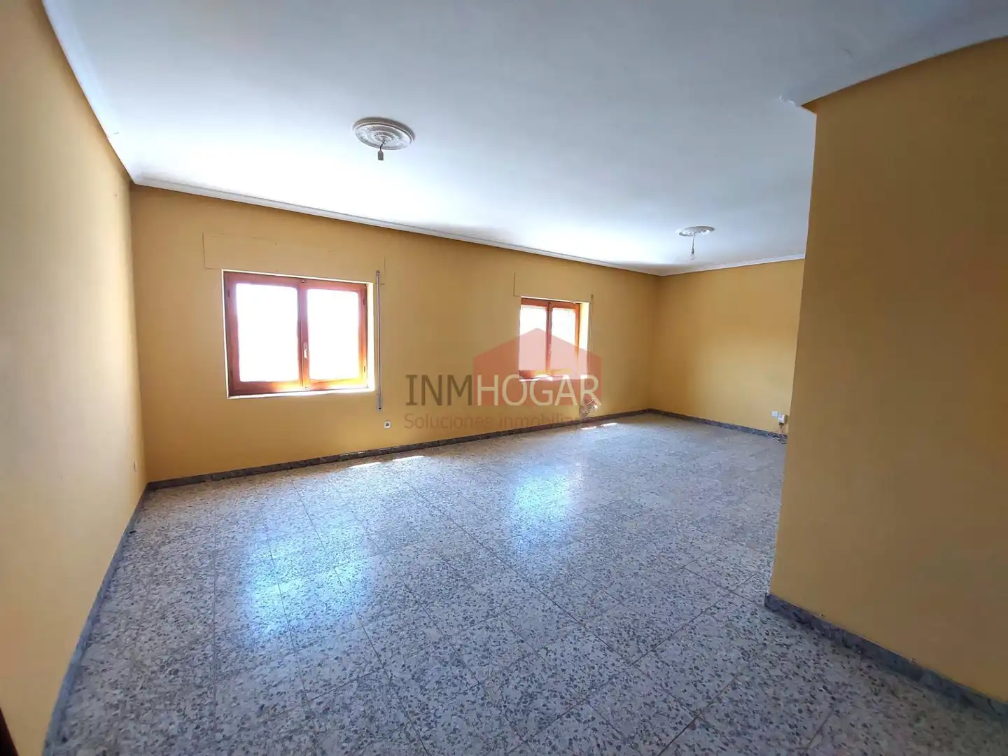 Sala de estar de Casa o chalet en venta en Palacios de Goda con Terraza, Trastero y Balcón