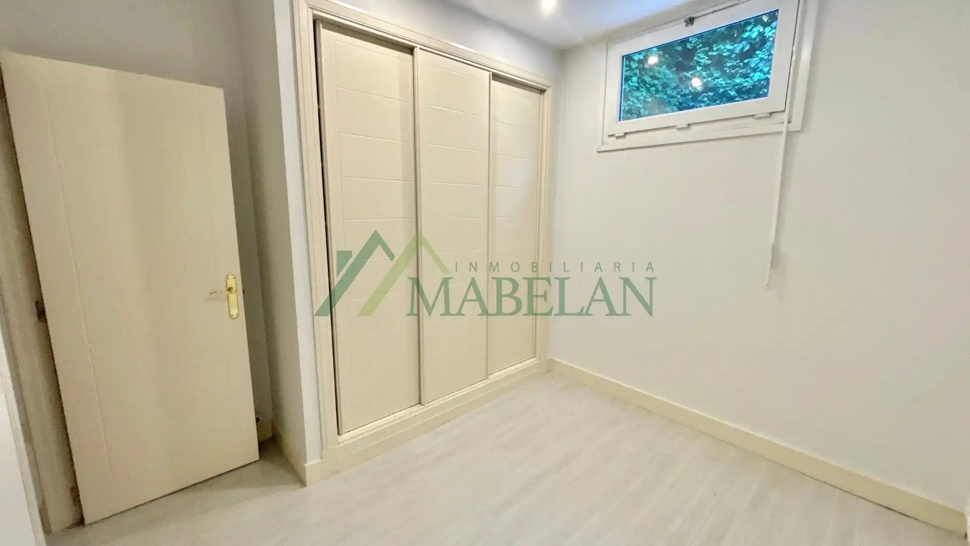 Schlafzimmer von Einfamilien-Reihenhaus zur Miete in Madrid mit Klimaanlage, Privatgarten und Terrasse