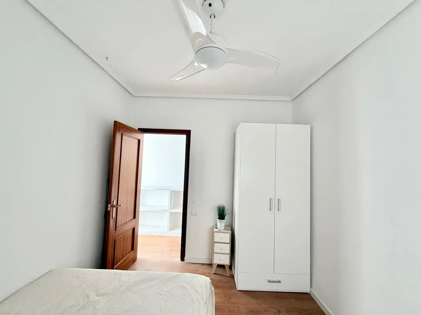 Schlafzimmer von Wohnung zur Miete in Valencia mit Klimaanlage, Parkett und Terrasse